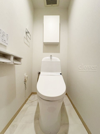 【トイレ】 | コートハウス三鷹 | トイレはもともと個人の領域である自宅の中でも、最もプライベートな空間です。だからこそ、ほしい「落ち着き」がここにあります。～即日のご見学可能～　お問合せはお気軽にどうぞ。