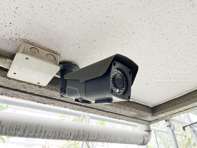 【防犯設備】 | コートハウス三鷹 | 建物や敷地の隅々に目を光らせる防犯カメラが設置されています。現地を見学される際には、カメラの存在やその台数にも意識を払ってみてください。～即日のご見学可能～　お問合せはお気軽にどうぞ。