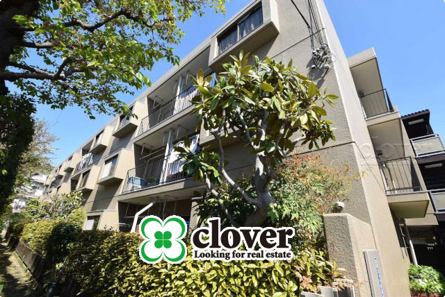 【外観】 | コートハウス三鷹 | 手入れの行き届いた外壁やエントランスなど、「見ればわかる」レベルで清潔感を保ったマンションです。築年数を感じさせない姿で皆様をお出迎えします。～即日のご見学可能～　お問合せはお気軽にどうぞ。