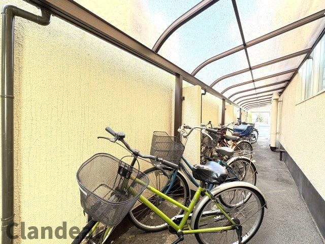 パラスト日暮里の駐輪場|ドキドキの新生活も、安心してスタート。ぴったりの住まいを見つけませんか？クランディアが一緒に住まい選びをサポートします‼　まずは、お気軽にお問合せください　＃クランディア