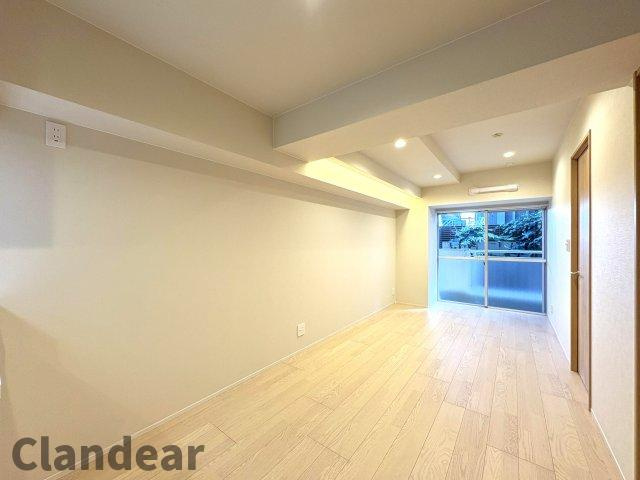 パラスト日暮里の居間・リビング|ドキドキの新生活も、安心してスタート。ぴったりの住まいを見つけませんか？クランディアが一緒に住まい選びをサポートします‼　まずは、お気軽にお問合せください　＃クランディア