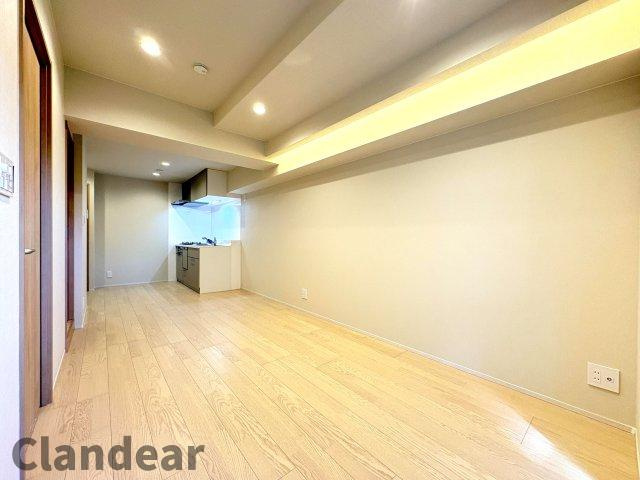 パラスト日暮里の居間・リビング|ドキドキの新生活も、安心してスタート。ぴったりの住まいを見つけませんか？クランディアが一緒に住まい選びをサポートします‼　まずは、お気軽にお問合せください　＃クランディア