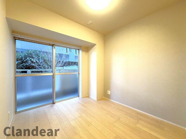 パラスト日暮里の洋室|ドキドキの新生活も、安心してスタート。ぴったりの住まいを見つけませんか？クランディアが一緒に住まい選びをサポートします‼　まずは、お気軽にお問合せください　＃クランディア