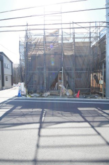 【外観】 | 【仲介手数料無料！！】日野市宮　新築戸建て（全15棟）14号棟　5630万円 | 令和８年3月１５日撮影　建築中