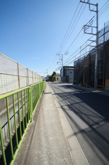 【前面道路含む現地写真】 | 【仲介手数料無料！！】日野市宮　新築戸建て（全15棟）14号棟　5630万円