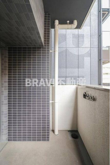 プレサンス堺筋本町駅前　BRAVI不動産のバルコニー