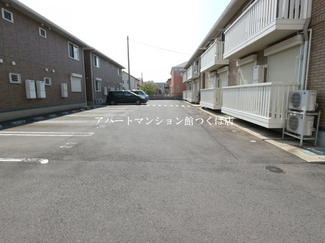 ソラーレつくばBの駐車場