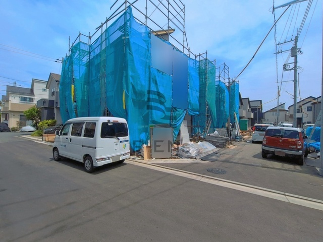 【前面道路含む現地写真】 | 西東京市泉町３丁目　新築戸建て　４号棟 | 落ち着いた住宅街の一角、穏やかな暮らしを育むエリアです