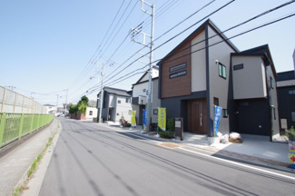 【前面道路含む現地写真】