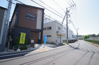 【前面道路含む現地写真】