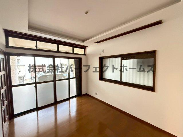 国松町戸建　賃貸の居間・リビング|おしゃれなリビングです