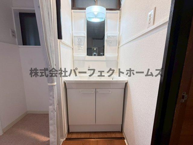 国松町戸建　賃貸の独立洗面台|使いやすい独立洗面台です