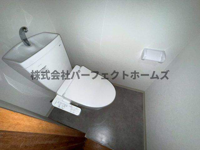 国松町戸建　賃貸のトイレ|落ち着いたトイレです