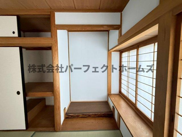 国松町戸建　賃貸の内装|明るい室内です