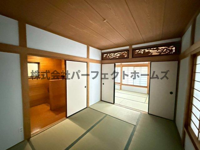 国松町戸建　賃貸の和室|明るい和室です