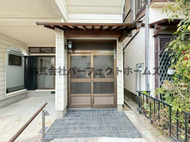 国松町戸建　賃貸のエントランス|建物の内部です