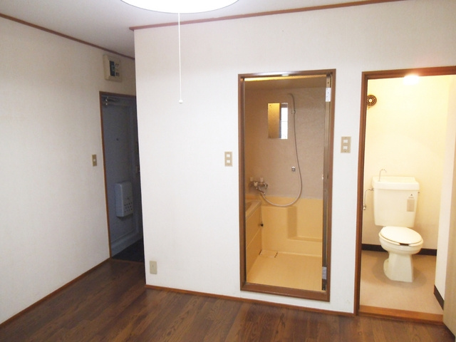 上岡マンションのその他|バス・トイレ別です。