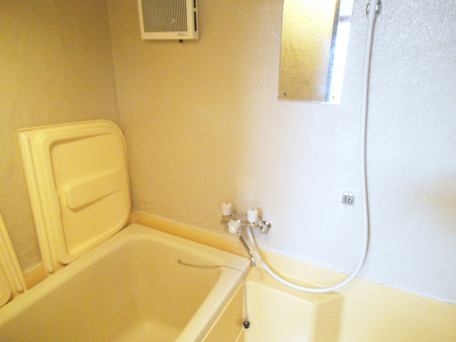 上岡マンションの浴室|バスルームです。