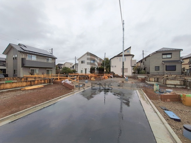 【前面道路含む現地写真】 | 西東京市泉町３丁目　新築戸建て　５号棟 | 落ち着いた住宅街の一角、穏やかな暮らしを育むエリアです
