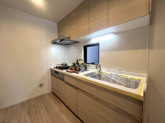 日吉が好きな方は日吉住所にコダワル。それって良いコトで、私、都内から引っ越した時に神奈川住所になるコト、不思議と残念な気持ちになりました、な、【リフォーム／港北区日吉7丁目中古戸建】のキッチン|キッチンでお料理をお楽しみください