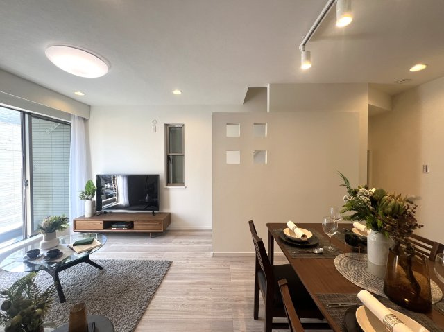 日吉が好きな方は日吉住所にコダワル。それって良いコトで、私、都内から引っ越した時に神奈川住所になるコト、不思議と残念な気持ちになりました、な、【リフォーム／港北区日吉7丁目中古戸建】の居間・リビング|使いやすいリビングです