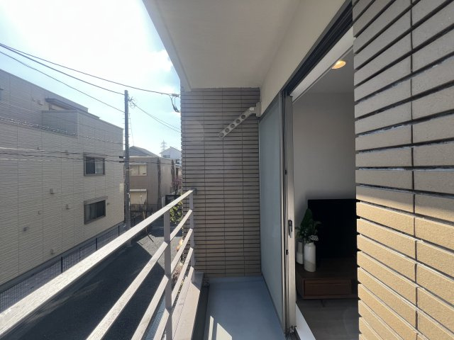 日吉が好きな方は日吉住所にコダワル。それって良いコトで、私、都内から引っ越した時に神奈川住所になるコト、不思議と残念な気持ちになりました、な、【リフォーム／港北区日吉7丁目中古戸建】のバルコニー|落ち着いた時間を過ごせるバルコニーです
