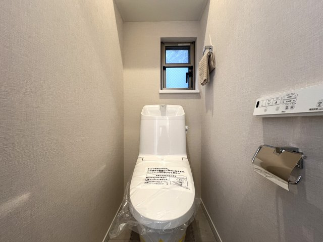 日吉が好きな方は日吉住所にコダワル。それって良いコトで、私、都内から引っ越した時に神奈川住所になるコト、不思議と残念な気持ちになりました、な、【リフォーム／港北区日吉7丁目中古戸建】のトイレ|ゆったりとした空間のトイレです