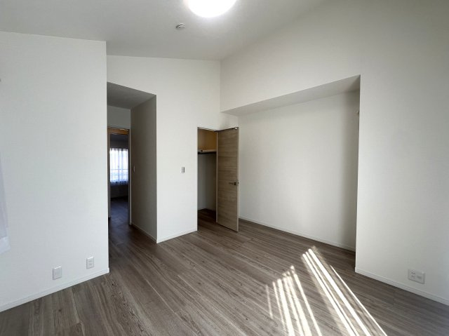 日吉が好きな方は日吉住所にコダワル。それって良いコトで、私、都内から引っ越した時に神奈川住所になるコト、不思議と残念な気持ちになりました、な、【リフォーム／港北区日吉7丁目中古戸建】の洋室|落ち着いた色調の洋室です