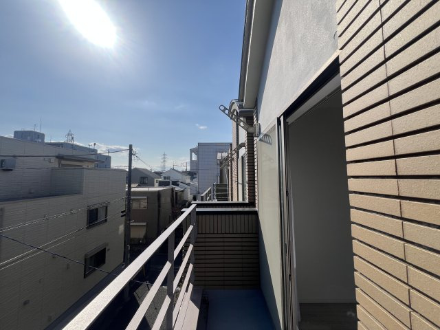 日吉が好きな方は日吉住所にコダワル。それって良いコトで、私、都内から引っ越した時に神奈川住所になるコト、不思議と残念な気持ちになりました、な、【リフォーム／港北区日吉7丁目中古戸建】のバルコニー|落ち着いた時間を過ごせるバルコニーです