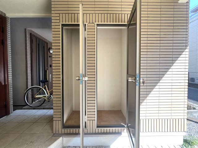 日吉が好きな方は日吉住所にコダワル。それって良いコトで、私、都内から引っ越した時に神奈川住所になるコト、不思議と残念な気持ちになりました、な、【リフォーム／港北区日吉7丁目中古戸建】の収納|たっぷりとした収納スペースです