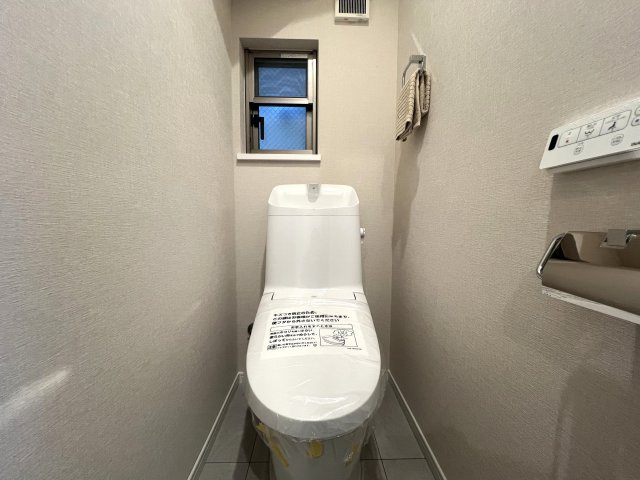 日吉が好きな方は日吉住所にコダワル。それって良いコトで、私、都内から引っ越した時に神奈川住所になるコト、不思議と残念な気持ちになりました、な、【リフォーム／港北区日吉7丁目中古戸建】のトイレ|トイレです