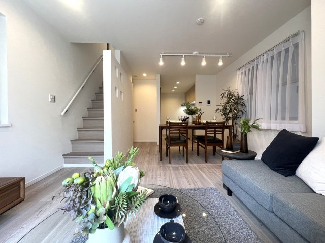 日吉が好きな方は日吉住所にコダワル。それって良いコトで、私、都内から引っ越した時に神奈川住所になるコト、不思議と残念な気持ちになりました、な、【リフォーム／港北区日吉7丁目中古戸建】の居間・リビング|居間です