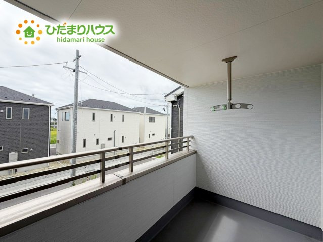 いわき市小名浜住吉５期　新築戸建　2号棟のバルコニー|人気が高いインナーバルコニーを採用♪天候を気にせず洗濯物を干せ、紫外線も気にせずに済みます(*^^)v