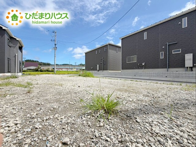 いわき市小名浜住吉５期　新築戸建　2号棟の駐車場|カースペース３台ＯＫ！来客用にもスペースを確保できて安心ですね(^^)/