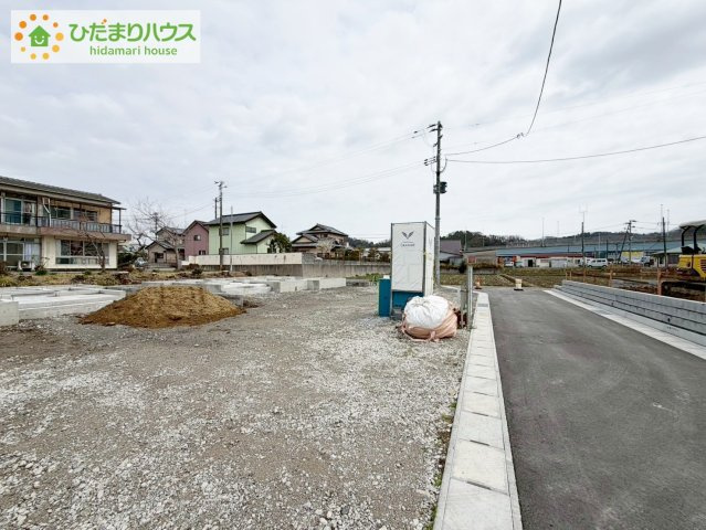 いわき市小名浜住吉　新築戸建　2号棟の前面道路含む現地写真|周辺は緑も多く、スーパーやドラックストアも近い為、住環境良好です♪