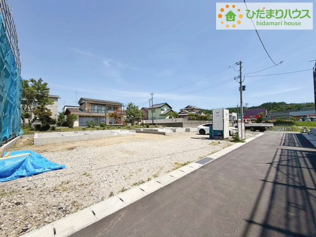 いわき市小名浜住吉５期　新築戸建　2号棟の前面道路含む現地写真|周辺は緑も多く、スーパーやドラックストアも近い為、住環境良好です♪