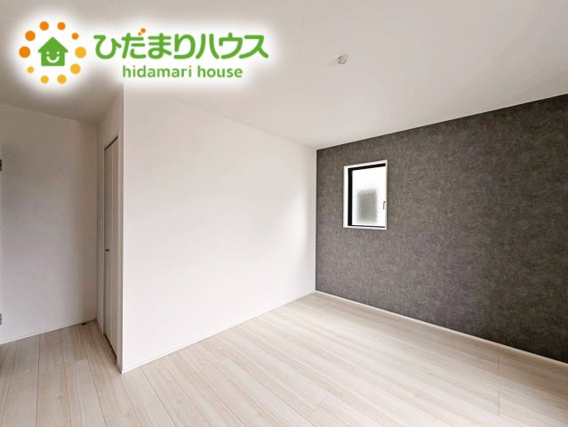 いわき市小名浜住吉５期　新築戸建　3号棟の寝室|バルコニーに面していて、たっぷり光りの入る明るい主寝室です！