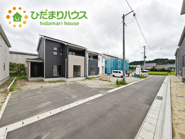 いわき市小名浜住吉５期　新築戸建　3号棟の前面道路含む現地写真|周辺は緑も多く、スーパーやドラックストアも近い為、住環境良好です♪