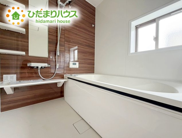 いわき市小名浜住吉５期　新築戸建　4号棟の浴室|清潔感のある浴室は自分一人のリラックス空間を演出してくれます。もちろんお子様と一緒でも十分な広さがあり快適です(^^♪