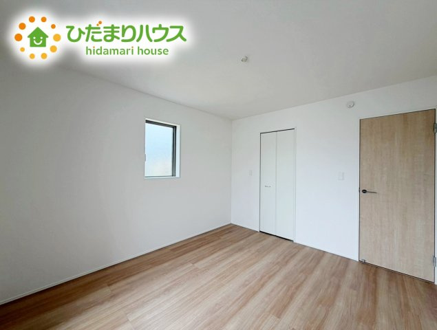 いわき市小名浜住吉５期　新築戸建　4号棟の洋室|広めの主寝室は、ベッドの他にもパソコンデスクやドレッサーなども置けちゃいます(*^-^*)