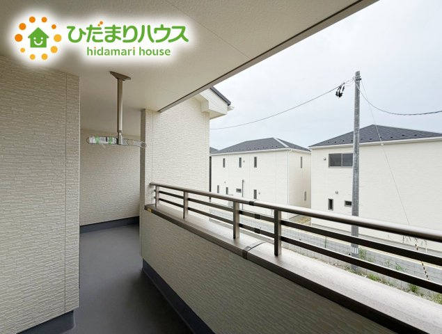 いわき市小名浜住吉５期　新築戸建　4号棟のバルコニー|広々としたバルコニーは、大量の洗濯物を干しても余裕！お布団だって、家族全員分をいっきに干せますね(^O^)