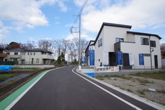 【前面道路含む現地写真】
