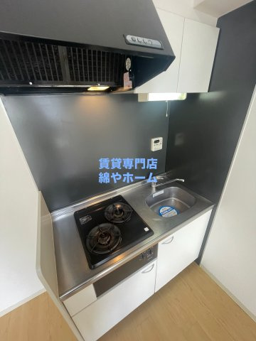 ルネ日本橋アネーロのキッチン|コンパクトなキッチンで掃除もラクラク