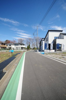 【前面道路含む現地写真】