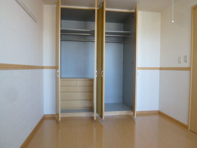 【収納】 | ルミナスハイムⅣ | 洋室クローゼット