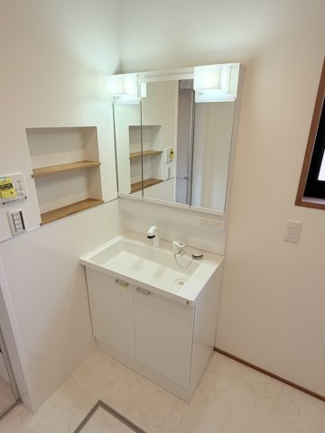 安曇野市穂高柏原　中古住宅の独立洗面台