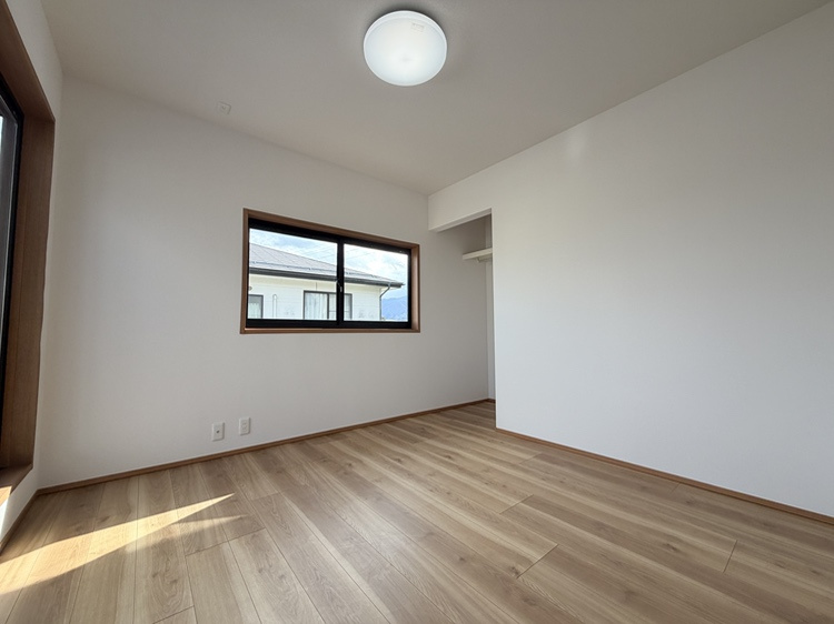 安曇野市穂高柏原　中古住宅の洋室