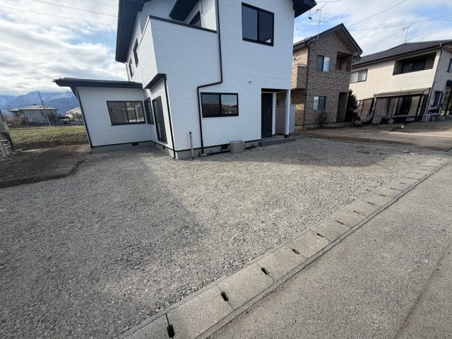 安曇野市穂高柏原　中古住宅の駐車場