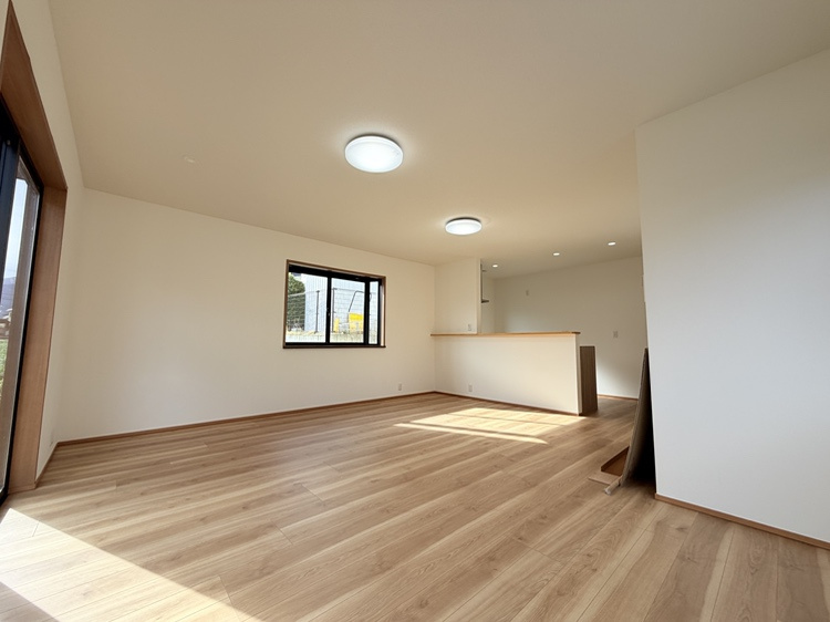 安曇野市穂高柏原　中古住宅の居間・リビング