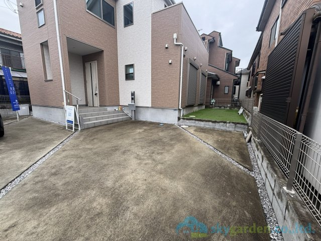 平塚市南原　中古戸建の駐車場